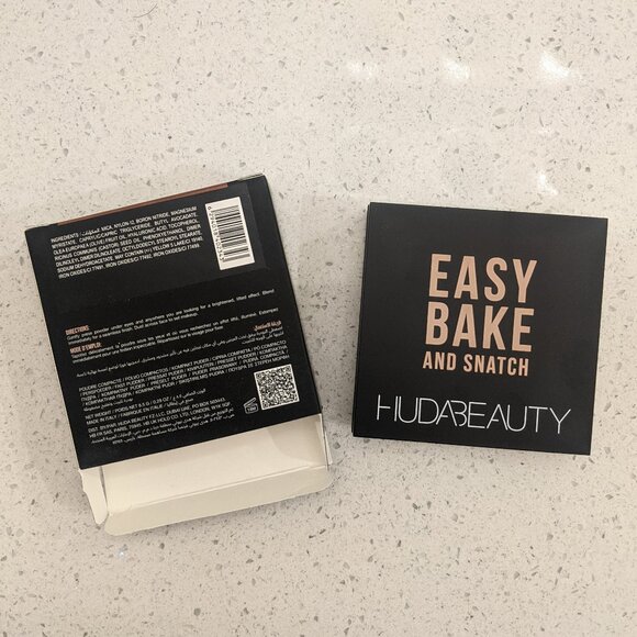 Huda Beauty Easy Bake and Snatch Pressed Brightening & Setting Powder - Picture 5 of 7